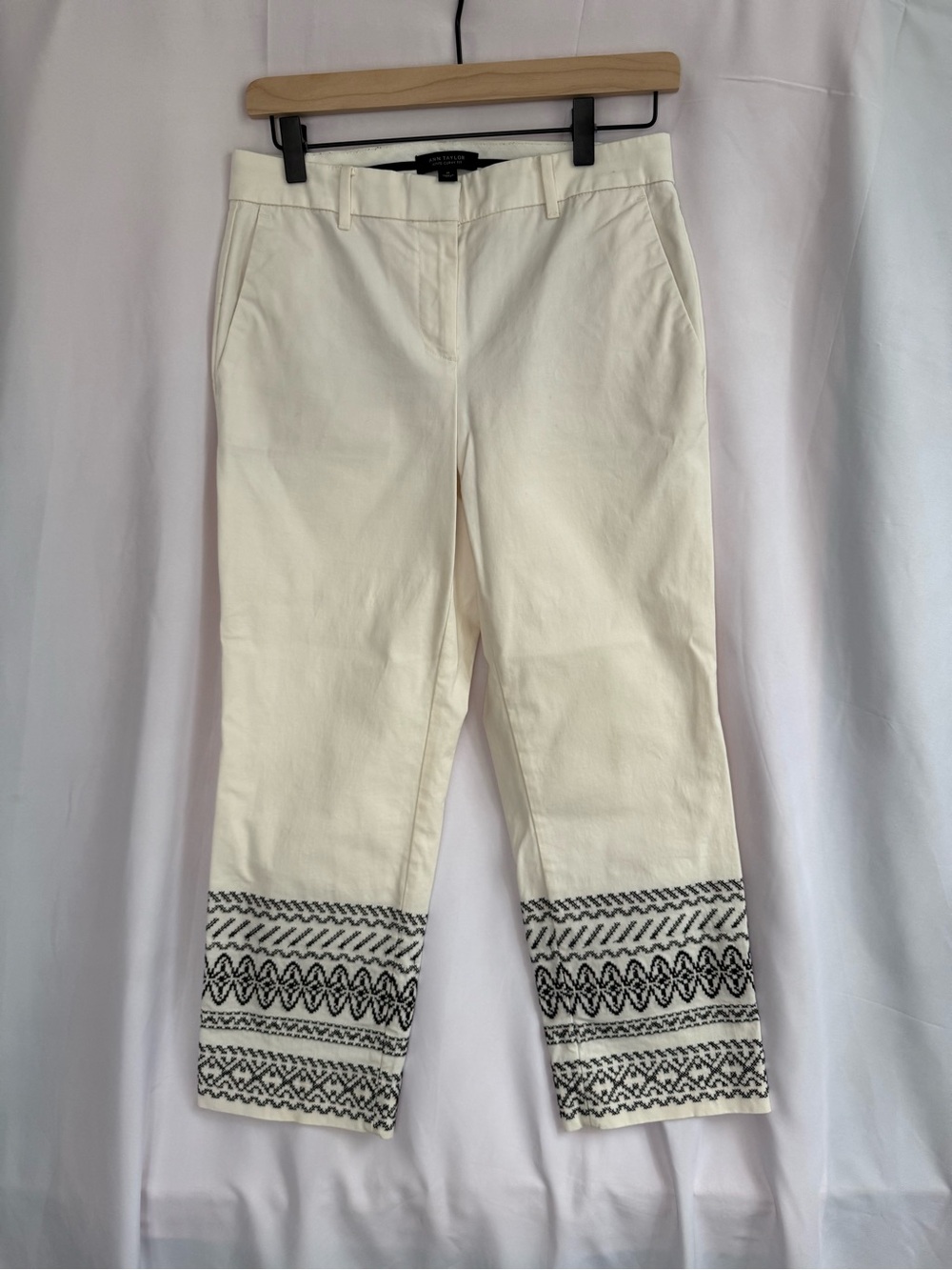 Ann Taylor Petite Curvy Fit Embroidered Crop Pants Ivory 2P